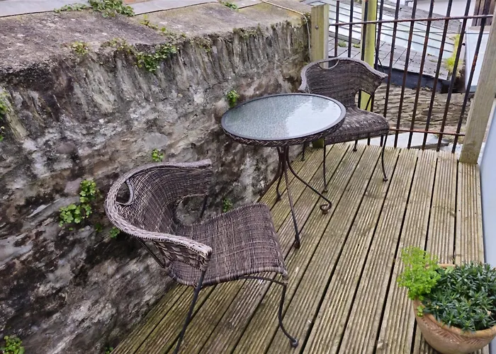 Bespoke Coastal 2 Bed Cottage With Free Parking