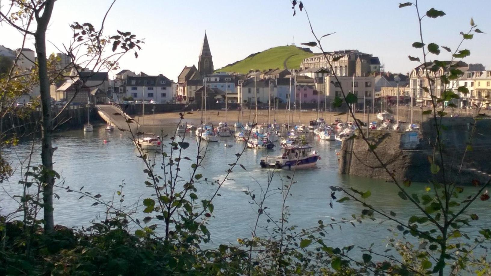 Bespoke Coastal 2 Bed With Free Parking * Ilfracombe
